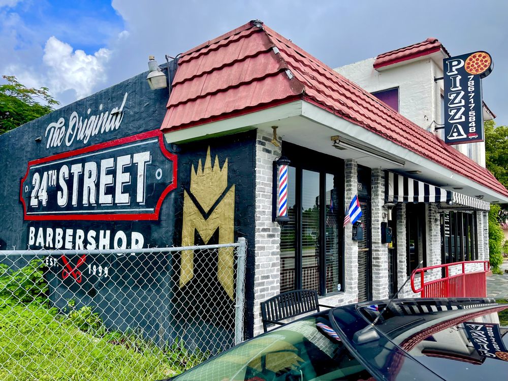 Master Hairstylist & Barber Logo