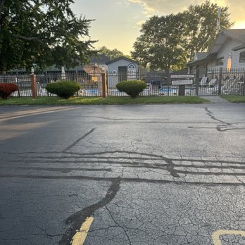 Viking Arms Inn - This is just showing another angle from the parking lot plenty of parking. It's just a real nice homie facility that's clean. - Hotels Near Me - Ludington, Michigan Viking Arms Inn - This is just showing another angle from the parking lot plenty of parking. It's just a real nice homie facility that's clean. - Hotels Near Me - Ludington, Michigan