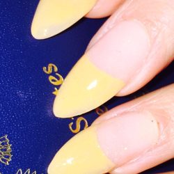Mahali Salon - Long almond sculpts 2 powders