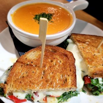 32 Bar & Grill - Grilled cheese and Tomato Bisque - Sports Bars Near Me - Seattle, Washington
