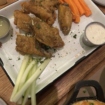 LG's Bar - Lemon Pepper Wings - New American Near Me - Chicago, Illinois