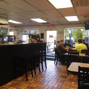 Donte's Pizzeria - Dining room .... - Pizza Near Me - Pittsburgh, Pennsylvania