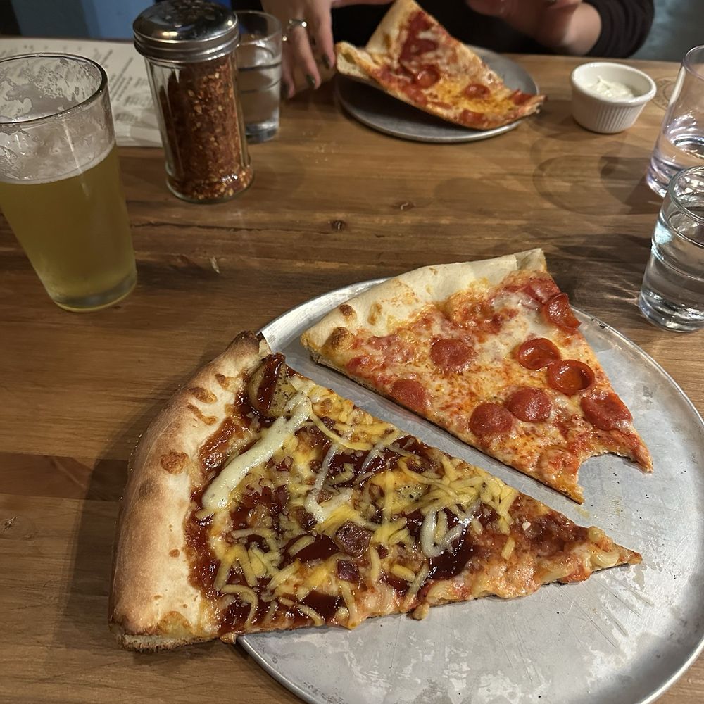 Bbq chicken, pepperoni, Fremont Pilsner Bbq chicken, pepperoni, Fremont Pilsner