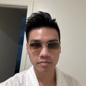 1. Sunglass Hut