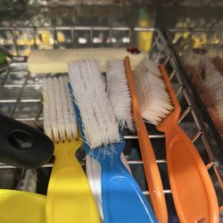 Noire The Nail Bar University Highlands - Nail brushes that have been improperly cleaned and now have mold.