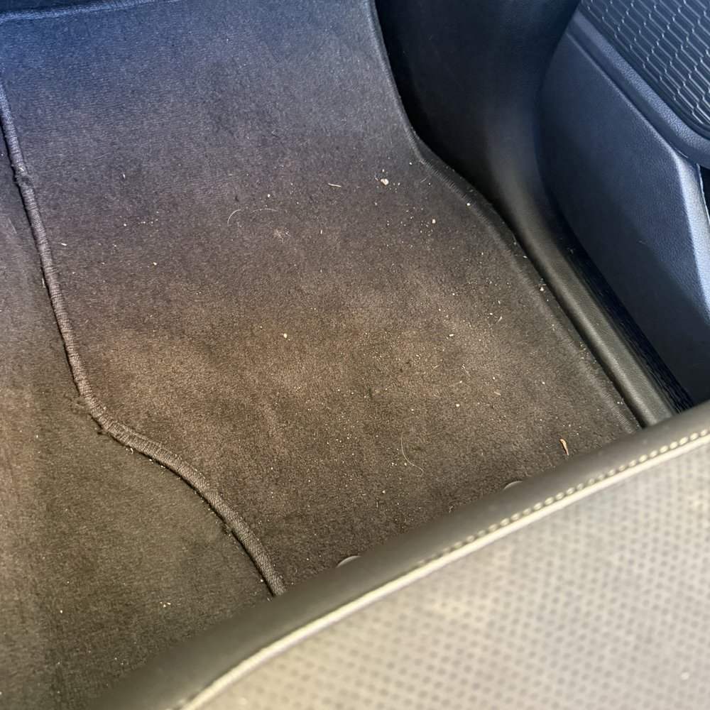 Avis - Dirty car - Car Rental Near Me - Santa Ana, California Avis - Dirty car - Car Rental Near Me - Santa Ana, California