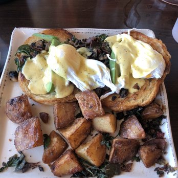 Monica’s Riverview - Abe's Cali Benedict (the eggs were over cooked) - Breakfast & Brunch Near Me - Antioch, California