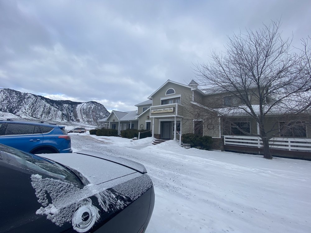 YELLOWSTONE BASIN INN Updated September 2024 23 Photos & 27 Reviews