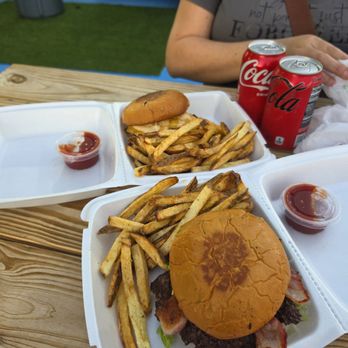 Top Bun - Waiting to be devoured - Burgers Near Me - San Antonio, Texas Top Bun - Waiting to be devoured - Burgers Near Me - San Antonio, Texas