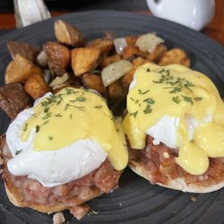 Island Cafe & Grill - Irish Benedict