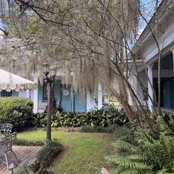 Restaurant 1796 - Grounds of the Myrtles outside restaurant - New American Near Me - Saint Francisville, Louisiana