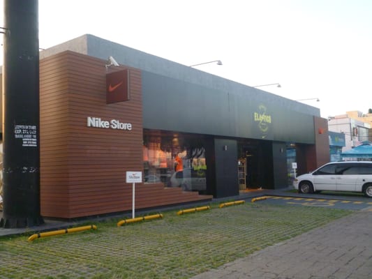 nike store contact number