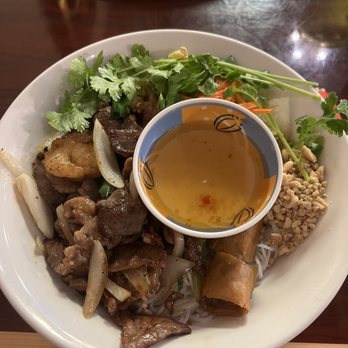 Pho 32 - B.B8. Grilled Pork and Shrimp and Spring Roll - Vietnamese Near Me - San Antonio, Texas