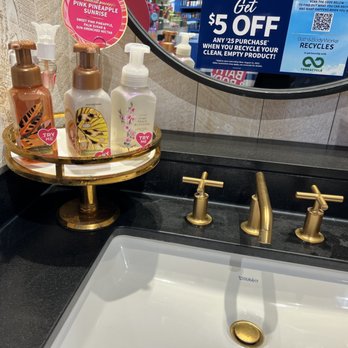 Bath & Body Works - Sink for testing products - Cosmetics & Beauty Supply Near Me - Evergreen Park, Illinois
