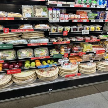 7-Eleven - a display of food in a grocery store - Convenience Stores Near Me - Orlando, Florida 7-Eleven - a display of food in a grocery store - Convenience Stores Near Me - Orlando, Florida