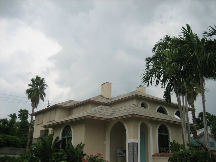 Slide of Leo Roofing & Construction