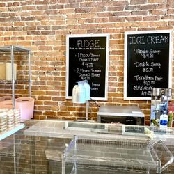 3 Chicks Fudgery - Freshly Made Hoosier Fudge and treats! For 3 generations.