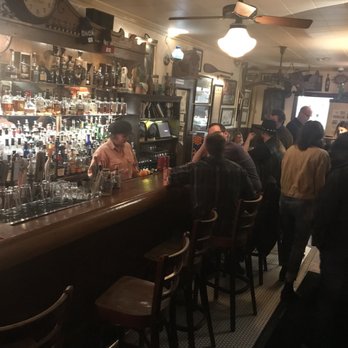 Arnolds Bar & Grill - Pubs Near Me - Cincinnati, Ohio