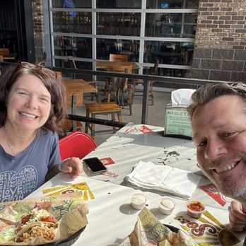 Hablo Tacos - Outdoor seating - Tacos Near Me - Bend, Oregon