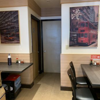 Yi Xin Cafe - Men & Women's bathroom in back - Hong Kong Style Cafe Near Me - Honolulu, Hawaii Yi Xin Cafe - Men & Women's bathroom in back - Hong Kong Style Cafe Near Me - Honolulu, Hawaii