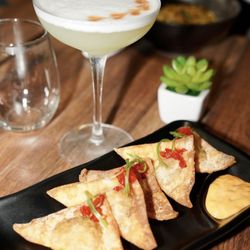 Chorizo Wontons ft. Pisco sour