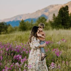 Becca Jean Photography - Mom and son in the sweet peas in the Columbia River Gorge in June