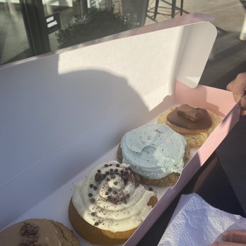 Crumbl - Oak Creek - Bakeries Near Me - Oak Creek, Wisconsin
