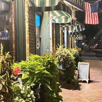 Grog Restaurant - outside - American Near Me - Newburyport, Massachusetts