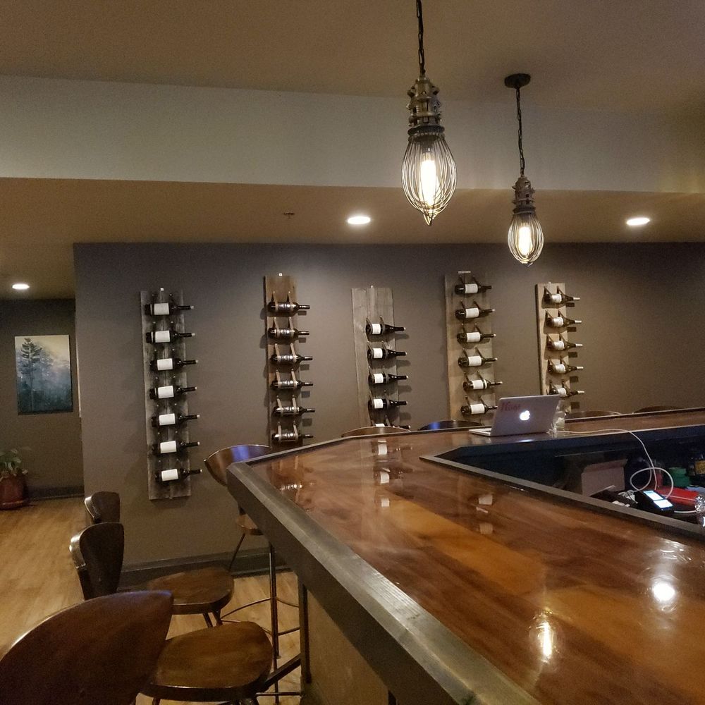 Gustav Chophouse - Steakhouses Near Me - Collingwood, Ontario