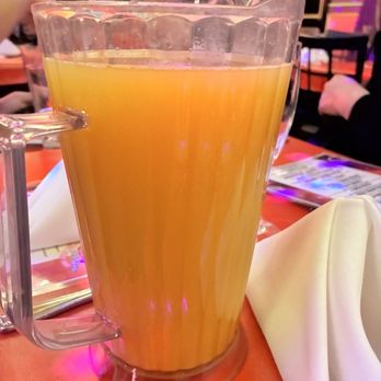 Lips - Chicago - Bottomless mimosas - American Near Me - Chicago, Illinois