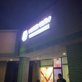 Magic Claw - Outside - Toy Stores Near Me - Las Vegas, Nevada