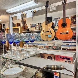 Granny Had One Antiques & Collectibles - Interior