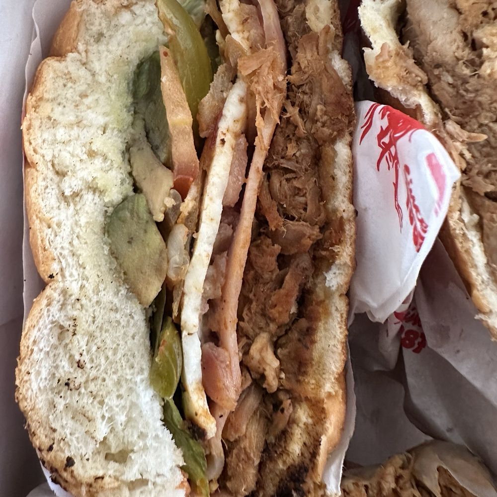 El Gallo Giro - Un poco de enfoque donde no está la milanesa y la pierna que parece carnitas - Caterers Near Me - Fontana, California El Gallo Giro - Un poco de enfoque donde no está la milanesa y la pierna que parece carnitas - Caterers Near Me - Fontana, California