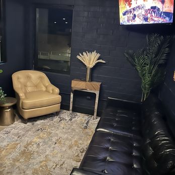 Barrel & Co - Cocktail Bars Near Me - Jamestown, North Carolina