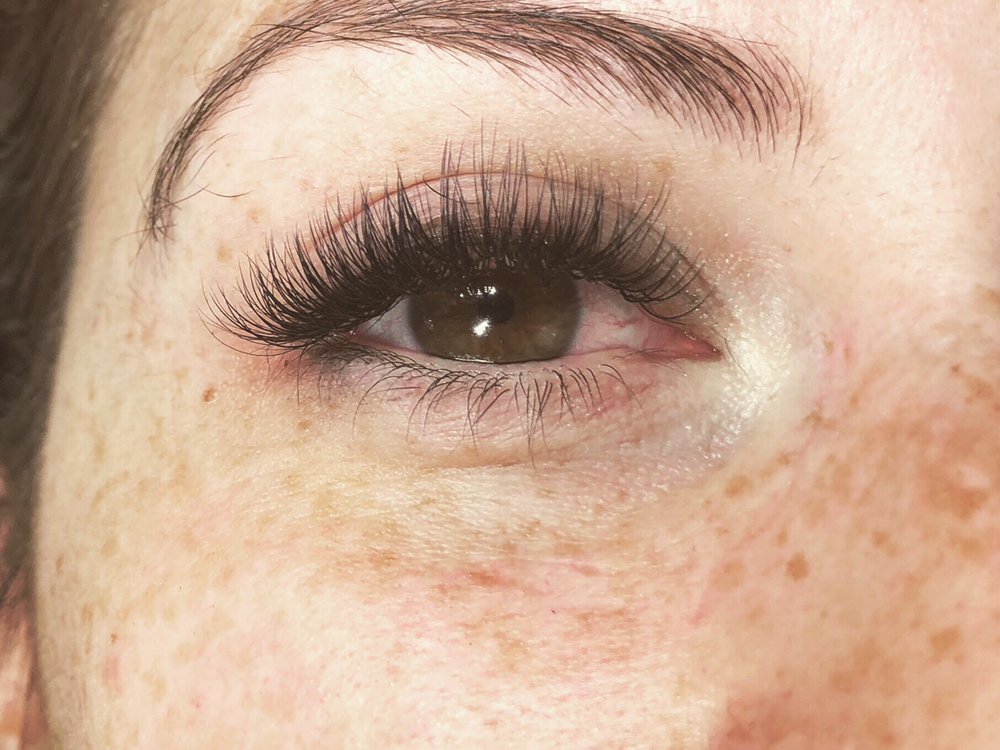 The Lash Room Logo