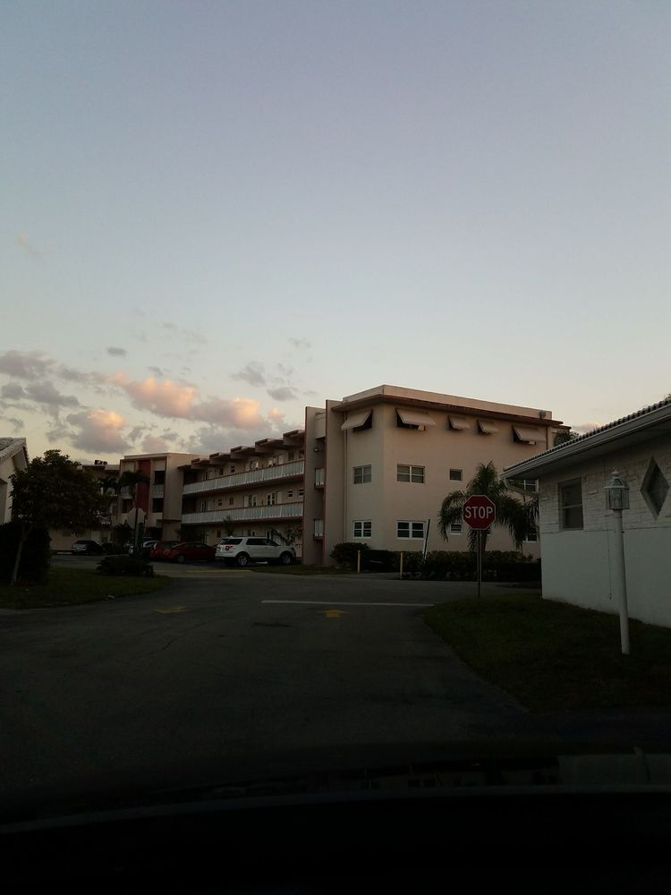 SHERIDAN LAKES CONDOMINIUM Updated June 2024 2255 Park Ln