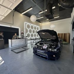 Another view of the car cafe