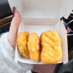 McDonald's - 4 piece chicken nuggets