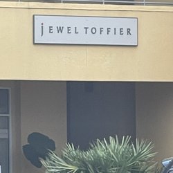 Jewel Toffier - Don't shop here. Poor customer service.