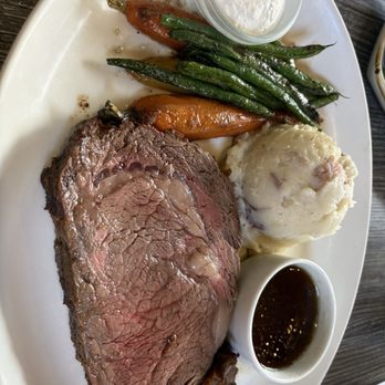 Basalt - 10 oz Prime Rib w/ Au Jus , Pomme Pure, Vegetable Medley and Creamed Horse Radish - New American Near Me - Honolulu, Hawaii