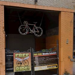 Free Ride Bicycle Collective - entrance to FreeRide
