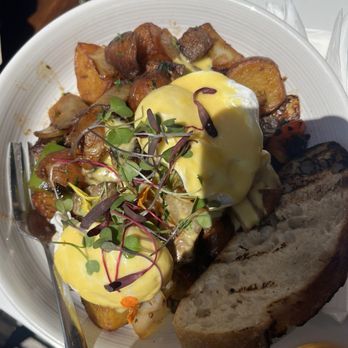 Eggy’s Neighborhood Kitchen - Short rib Hash - Breakfast & Brunch Near Me - Berkeley, California Eggy’s Neighborhood Kitchen - Short rib Hash - Breakfast & Brunch Near Me - Berkeley, California