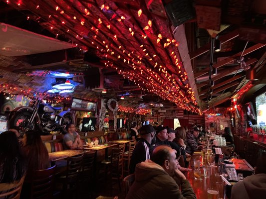 Barney's Beanery by null