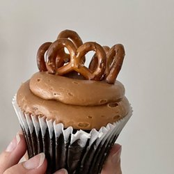 Smallcakes Idaho: Cupcakery & Creamery - Caramel Crunch Cupcake