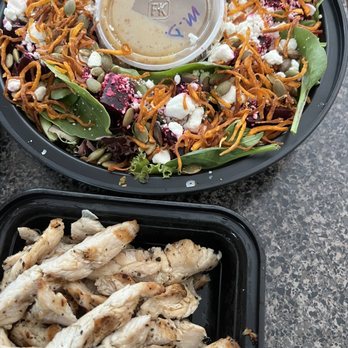 HubSpoke Kitchen - Harvest salad with grilled chicken added - Pizza Near Me - Wallingford, Connecticut