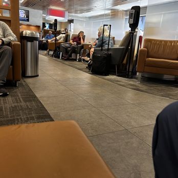 Admirals Club PHX - Seatings - Airport Lounges Near Me - Phoenix, Arizona