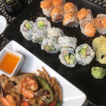 Mango Tree - Lunch drunken noodles, California roll, and spicy tuna roll. - Thai Near Me - Cincinnati, Ohio