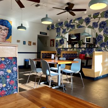 Morning Glory Café - Inside dining, art for sale on walls - Vegetarian Near Me - Eugene, Oregon