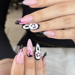 Spotlight Lashes & Nails