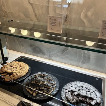 Sapphire Lounge - Desserts - Airport Lounges Near Me - Phoenix, Arizona Sapphire Lounge - Desserts - Airport Lounges Near Me - Phoenix, Arizona
